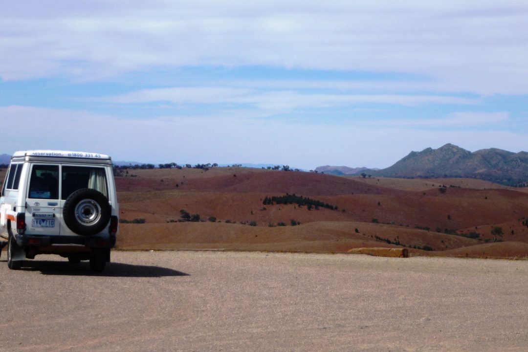 Jeep vor unendlicher Weite, Outback Australien