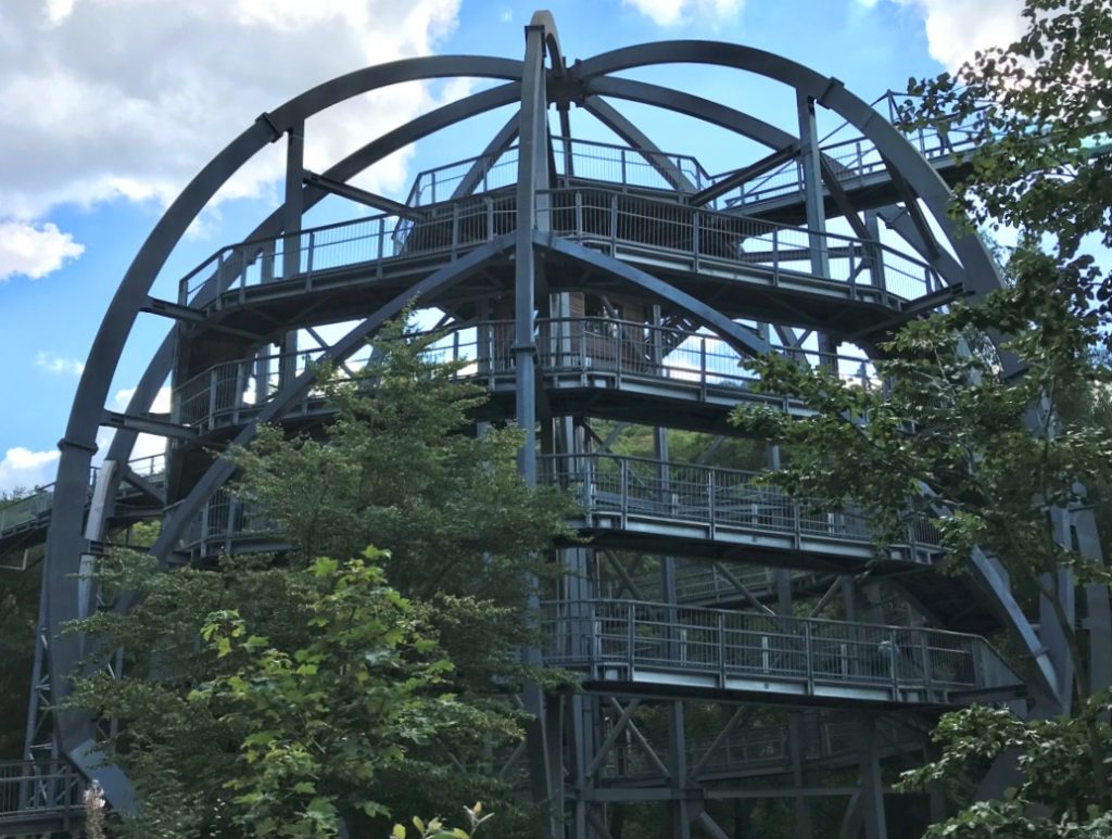 Einstiegsturm zum Baumwipfelpad Bad Harzburg auf kanpp 30 Meter Höhe. (Foto: Kultreiseblog)